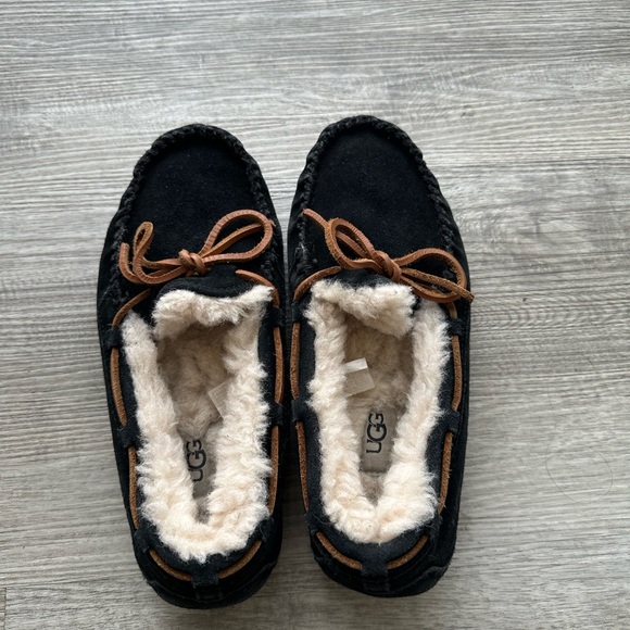 UGG Black and Tan Suede Moccasin Slippers loungewear Sz7 - Picture 1 of 4